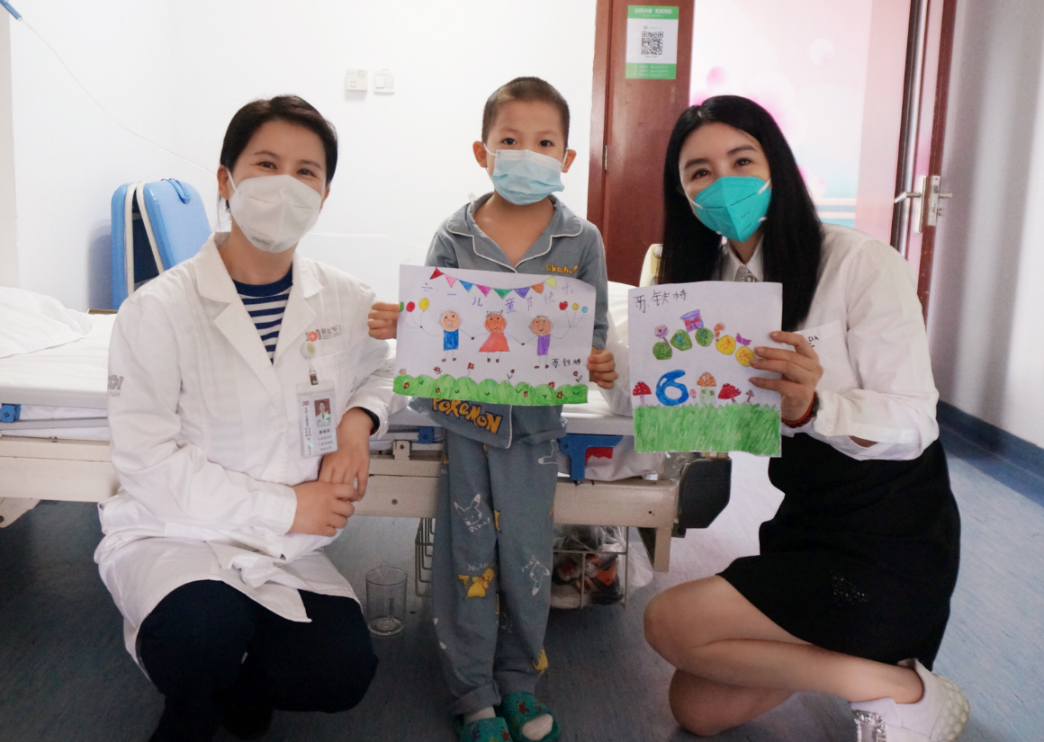 美亚爱心小细胞创始人吴宜蓁六一看望白血病儿童!让爱撑起一片生命的蓝天！